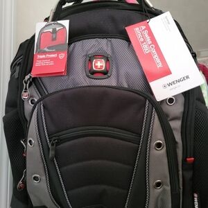 Wenger Synergy Swiss Laptop Backpack, Black/Gray 